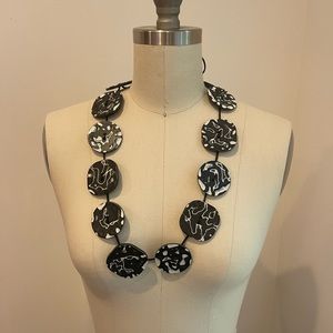 🌟Save the queen multi wearable piece. Belt or necklace you chose🌟